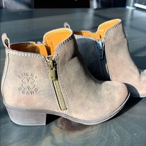 Super cute Lucky Brand Girls brown Booties